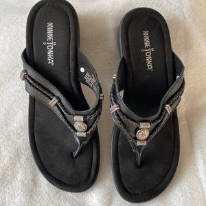 Minnetonka Flip Flop Sandals Size 8M